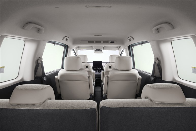 【高齢ドライバー】に推薦するべき、運転しやすくコスパに優れ、先進安全装備が充実したモデルの選び方