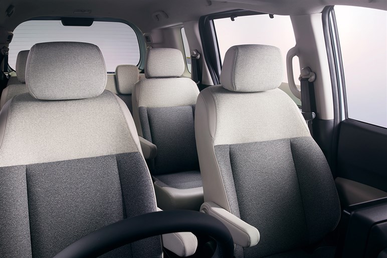 【高齢ドライバー】に推薦するべき、運転しやすくコスパに優れ、先進安全装備が充実したモデルの選び方