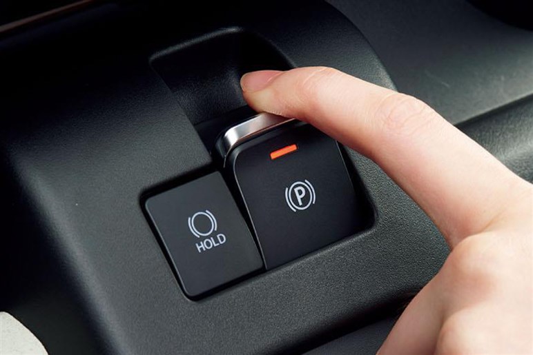 【高齢ドライバー】に推薦するべき、運転しやすくコスパに優れ、先進安全装備が充実したモデルの選び方
