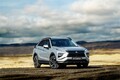 三菱が欧州で新型「エクリプスクロス」をチラ見せ。ルノーベースのBEVで9月発表…日本向けはどうなる？