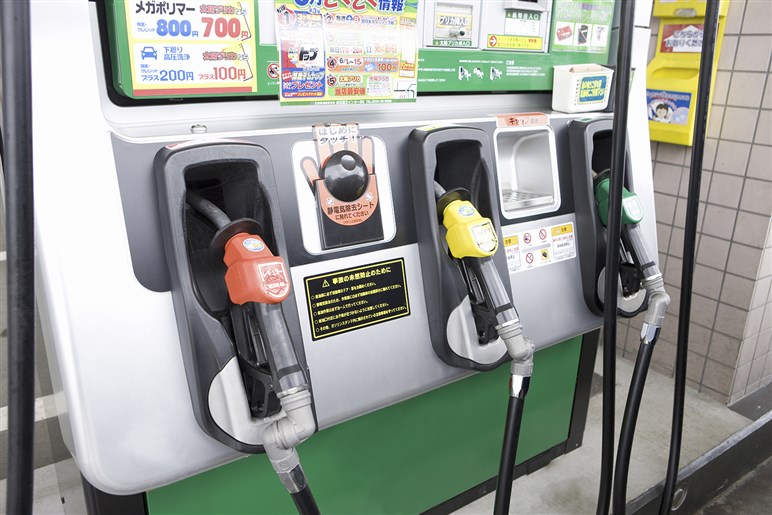 軽自動車だから軽油を入れ…ちゃダメ！ 実は意外と多い「燃料の入れ間違い」　その時どうしたらいいのか