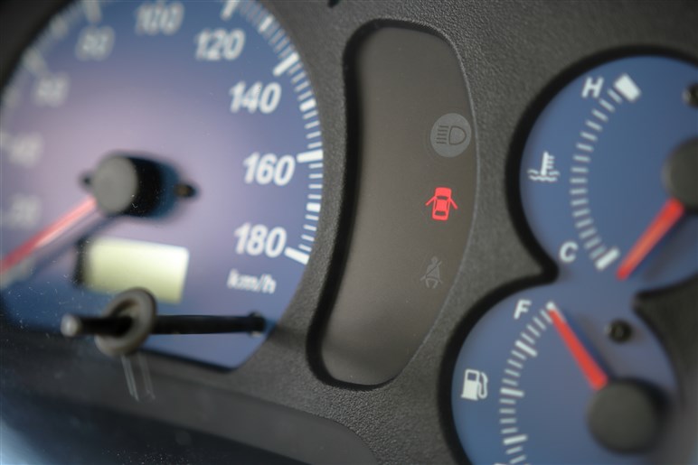 車のバッテリー交換にかかる費用はどのくらい？交換時期の目安なども紹介【購入ガイド】