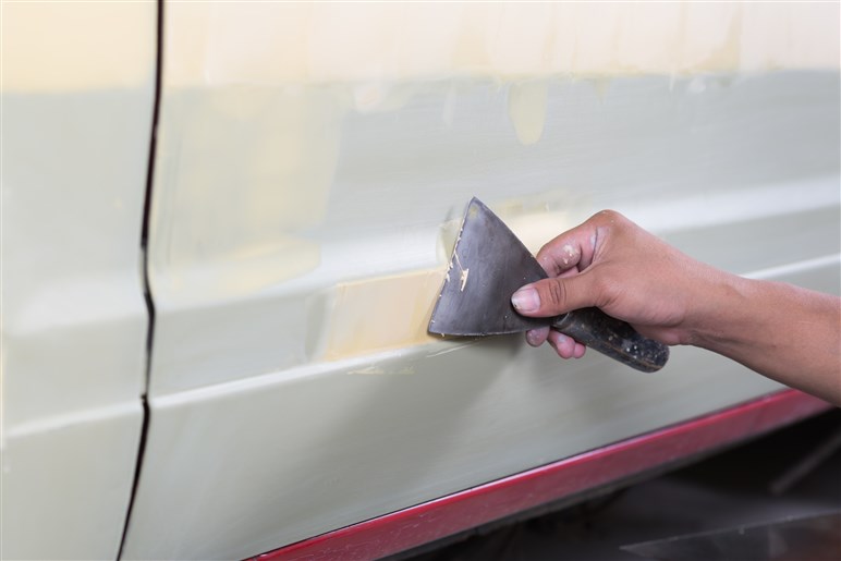 車のバンパーに傷やへこみが付いた時の対処法 修理費用も紹介 購入ガイド Carview 自動車情報サイト 新車 中古車 Carview