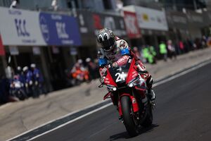 鈴鹿8耐：決勝レース6時間｜セーフティカー出動でガラガラポン！？　先頭ホンダとヤマハが急接近