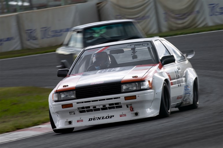 走り出すとそれは、紛れもなくハチロクだった…伝説の「TRD N2 AE86レビン」が筑波で再び蘇った日