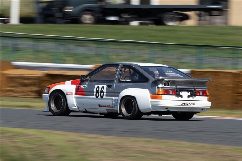 走り出すとそれは、紛れもなくハチロクだった…伝説の「TRD N2 AE86レビン」が筑波で再び蘇った日