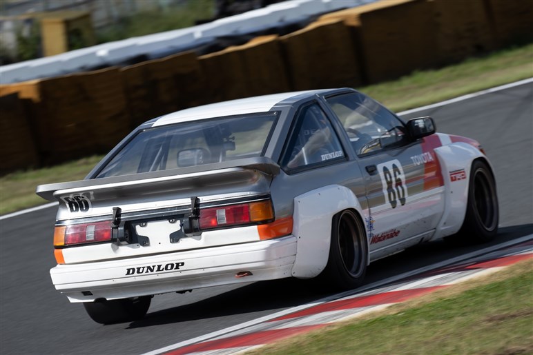 走り出すとそれは、紛れもなくハチロクだった…伝説の「TRD N2 AE86レビン」が筑波で再び蘇った日