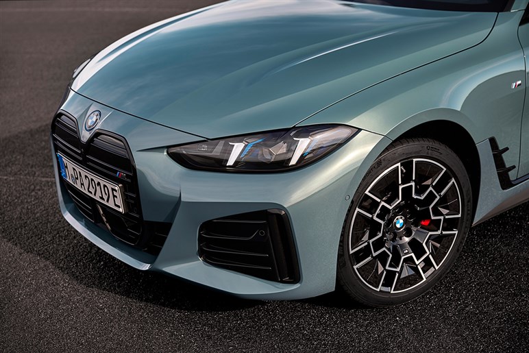 巨大なキドニーグリルは変わらずもブラック化　BMW「4シリーズ グランクーペ」マイナーチェンジ。722万円から