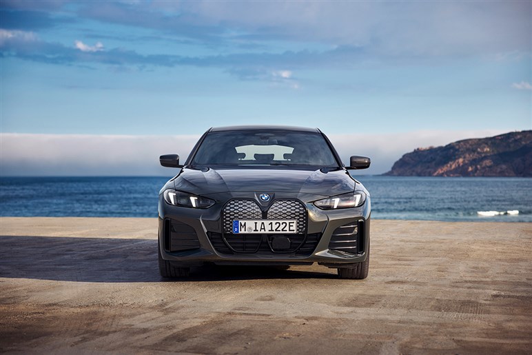 巨大なキドニーグリルは変わらずもブラック化　BMW「4シリーズ グランクーペ」マイナーチェンジ。722万円から