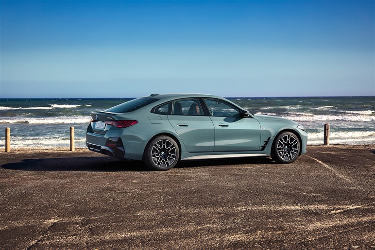 巨大なキドニーグリルは変わらずもブラック化　BMW「4シリーズ グランクーペ」マイナーチェンジ。722万円から