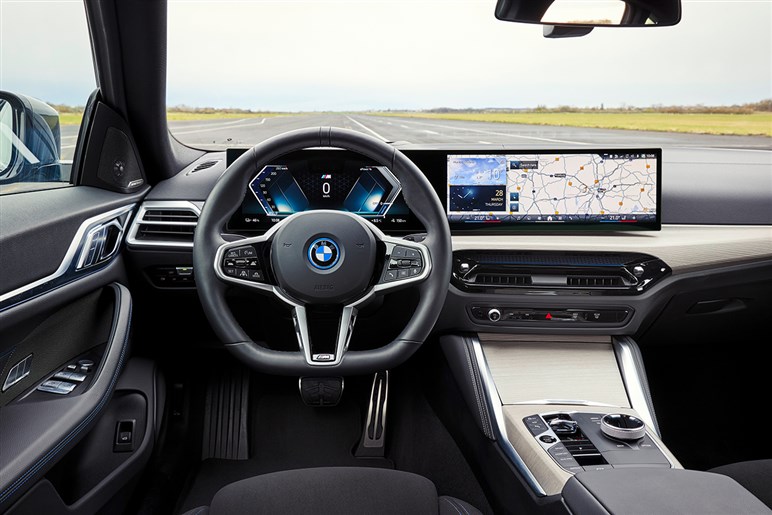 巨大なキドニーグリルは変わらずもブラック化　BMW「4シリーズ グランクーペ」マイナーチェンジ。722万円から