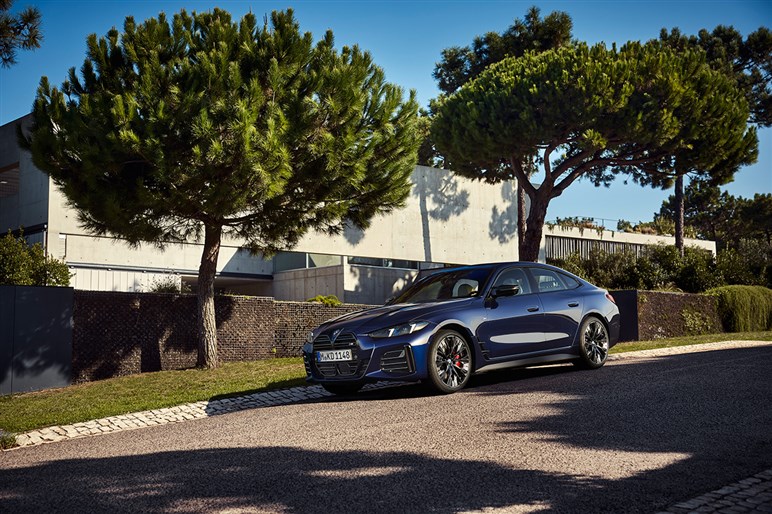 巨大なキドニーグリルは変わらずもブラック化　BMW「4シリーズ グランクーペ」マイナーチェンジ。722万円から