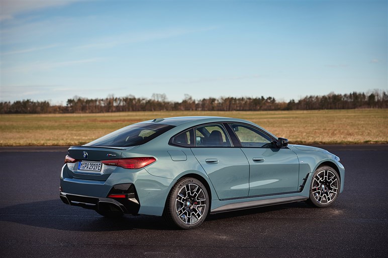 巨大なキドニーグリルは変わらずもブラック化　BMW「4シリーズ グランクーペ」マイナーチェンジ。722万円から