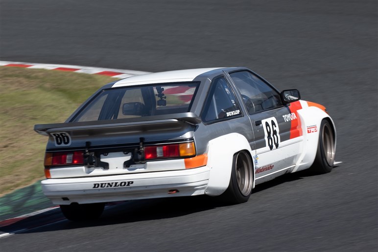 走り出すとそれは、紛れもなくハチロクだった…伝説の「TRD N2 AE86レビン」が筑波で再び蘇った日