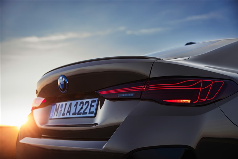 巨大なキドニーグリルは変わらずもブラック化　BMW「4シリーズ グランクーペ」マイナーチェンジ。722万円から