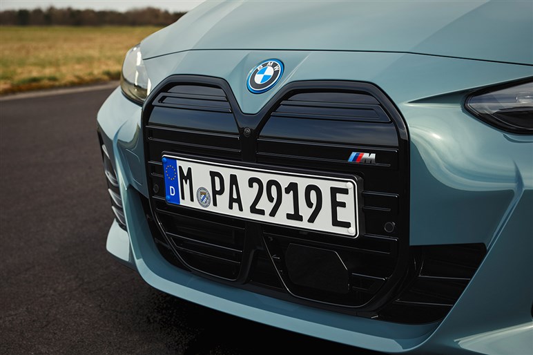 巨大なキドニーグリルは変わらずもブラック化　BMW「4シリーズ グランクーペ」マイナーチェンジ。722万円から