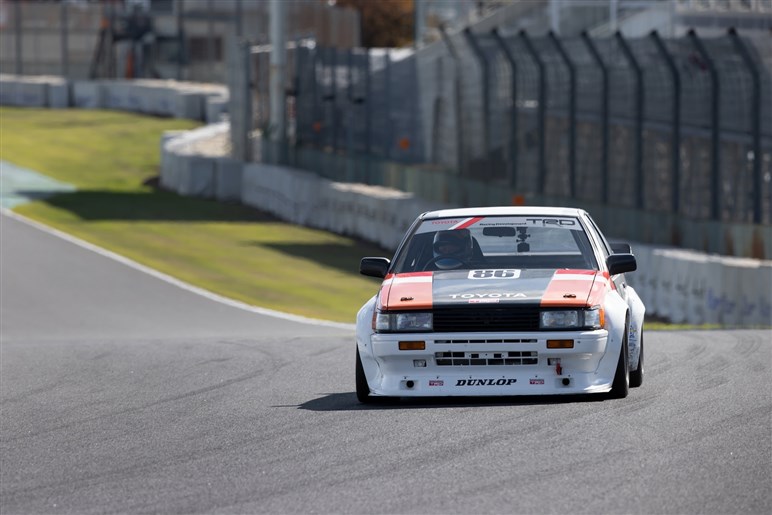 走り出すとそれは、紛れもなくハチロクだった…伝説の「TRD N2 AE86レビン」が筑波で再び蘇った日