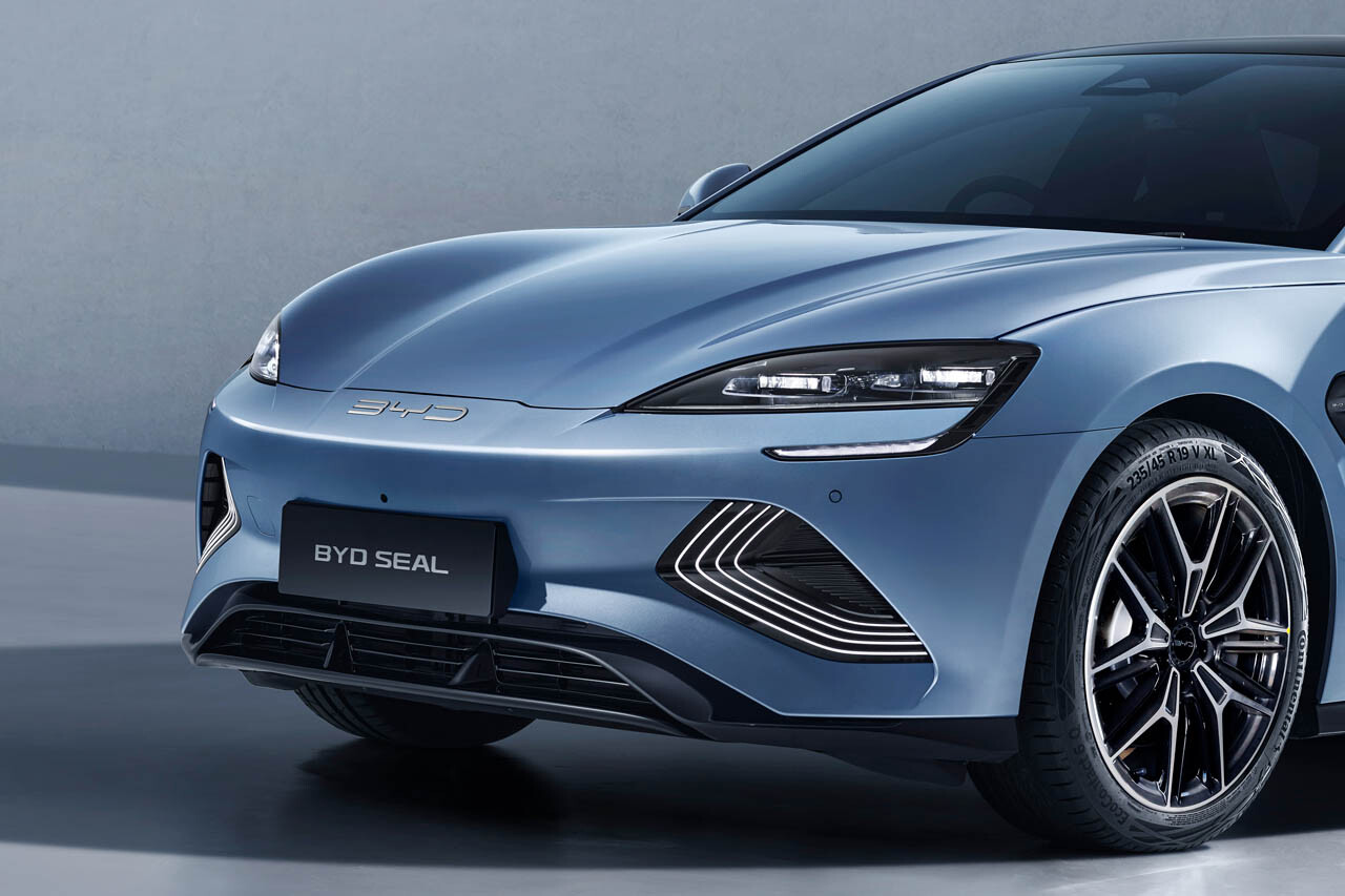 新型BYD SEAL、何が変わった？ 電子制御サス「DiSus-C」新搭載 、ジャパンモビリティショー2025にも展示