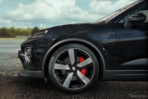 ポルシェ『マカン』新型、コンチネンタル製サマータイヤを純正装着