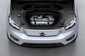 ボルボ初のピュアEV「V40リチャージ」が今年後半から生産開始！ 一回の満充電で400kmの走行が可能な「V40リチャージP8 AWD」が市場導入へ