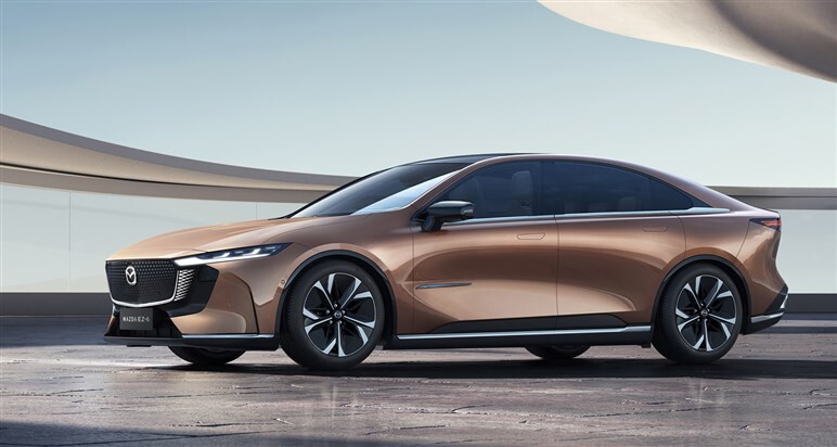 【まさに次期マツダ6？】マツダが中国で発表した流麗な新型セダンの日本導入が“絶対にない”理由