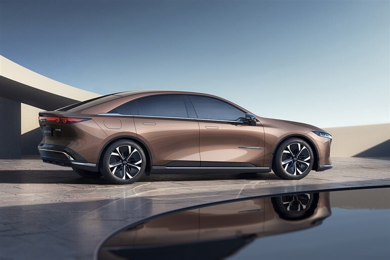 【まさに次期マツダ6？】マツダが中国で発表した流麗な新型セダンの日本導入が“絶対にない”理由