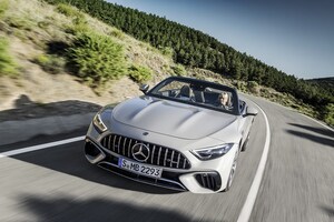 メルセデスAMGが全方位死角なしの新型「SL」を公開。ソフトトップ＆2＋2シーターへの大変身