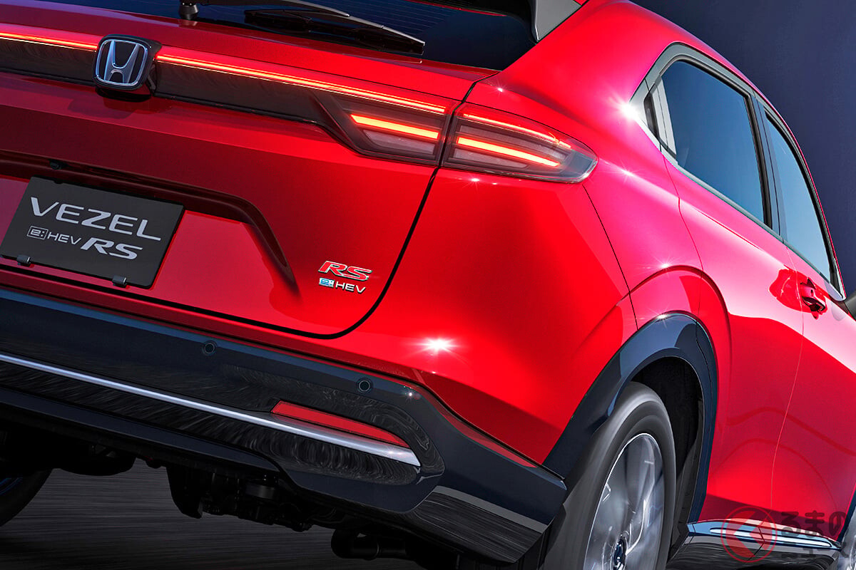 ホンダが「“新”ヴェゼル」発表！ 走りの「RS」3年ぶりに復活！ 専用デザインで全長4.3m級の「ちょうどイイサイズ」なスポーティSUV「どう変わった」!?