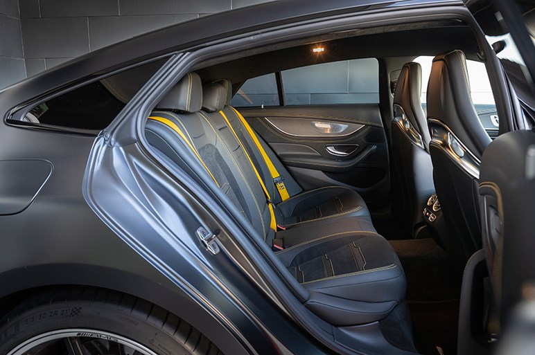 4ドア版AMG GTは高剛性ボディが印象的。ライバルはパナメーラ
