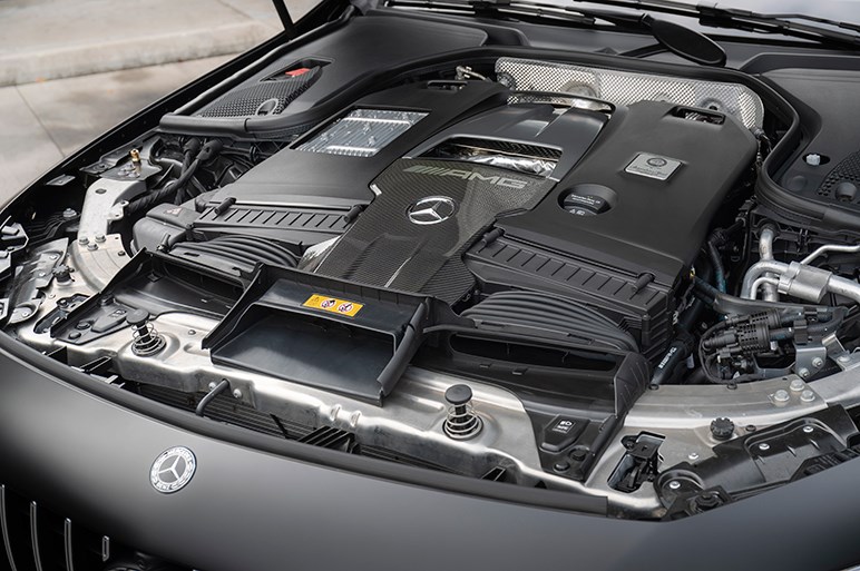 4ドア版AMG GTは高剛性ボディが印象的。ライバルはパナメーラ