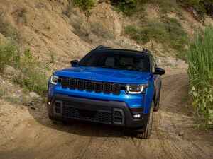 新型「ジープ チェロキー」がワールドプレミア。ブランド初のハイブリッドシステム搭載で航続距離は800km！