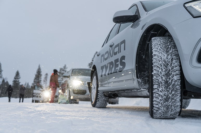 昨冬上陸のノキアンから最新スタッドレス、ハッカペリッタR3とR3 SUVをテスト