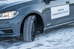 昨冬上陸のノキアンから最新スタッドレス、ハッカペリッタR3とR3 SUVをテスト
