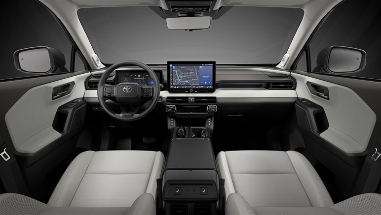 新型「RAV4」の“3つの顔”はどれも好評だが、ガソリン車廃止で「現行の方が魅力的」の声。価格アップも懸念