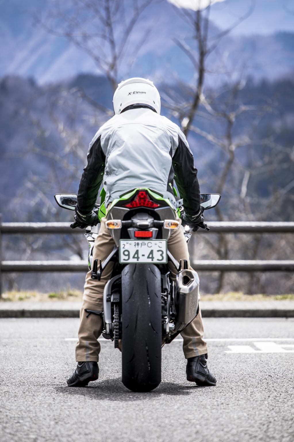 実走燃費15 1km L その加速 放たれた矢の如く カワサキzx 10rのパフォーマンスは尋常ではなかった Motorfan 自動車情報サイト 新車 中古車 Carview