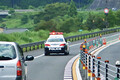 パトカー相手だって必要以上にビビる必要なし！　緊急走行外のパトカーは追い越しOK……だが注意点アリ!!