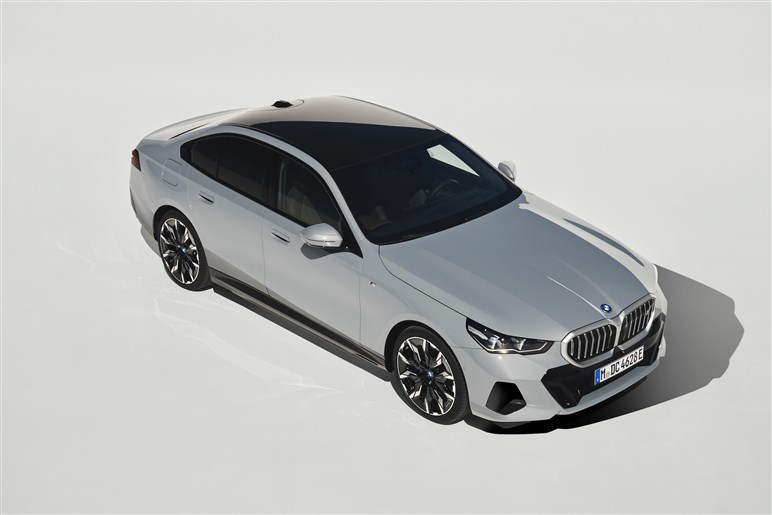 ほぼ1000万円！ BMW、新型5シリーズの初期限定モデルを発表。デザイン一新