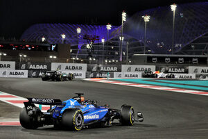 ウイリアムズ、最終戦は無得点も「中団トップに立てたことを誇りに思う」とアルボン。サインツは親友ノリスの戴冠を祝福