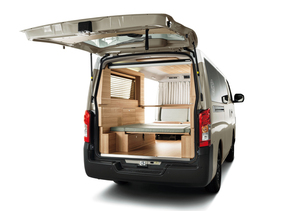 「部屋ごと出かけて憩うクルマ」を謳う日産キャラバンMYROOMが一部仕様向上を敢行