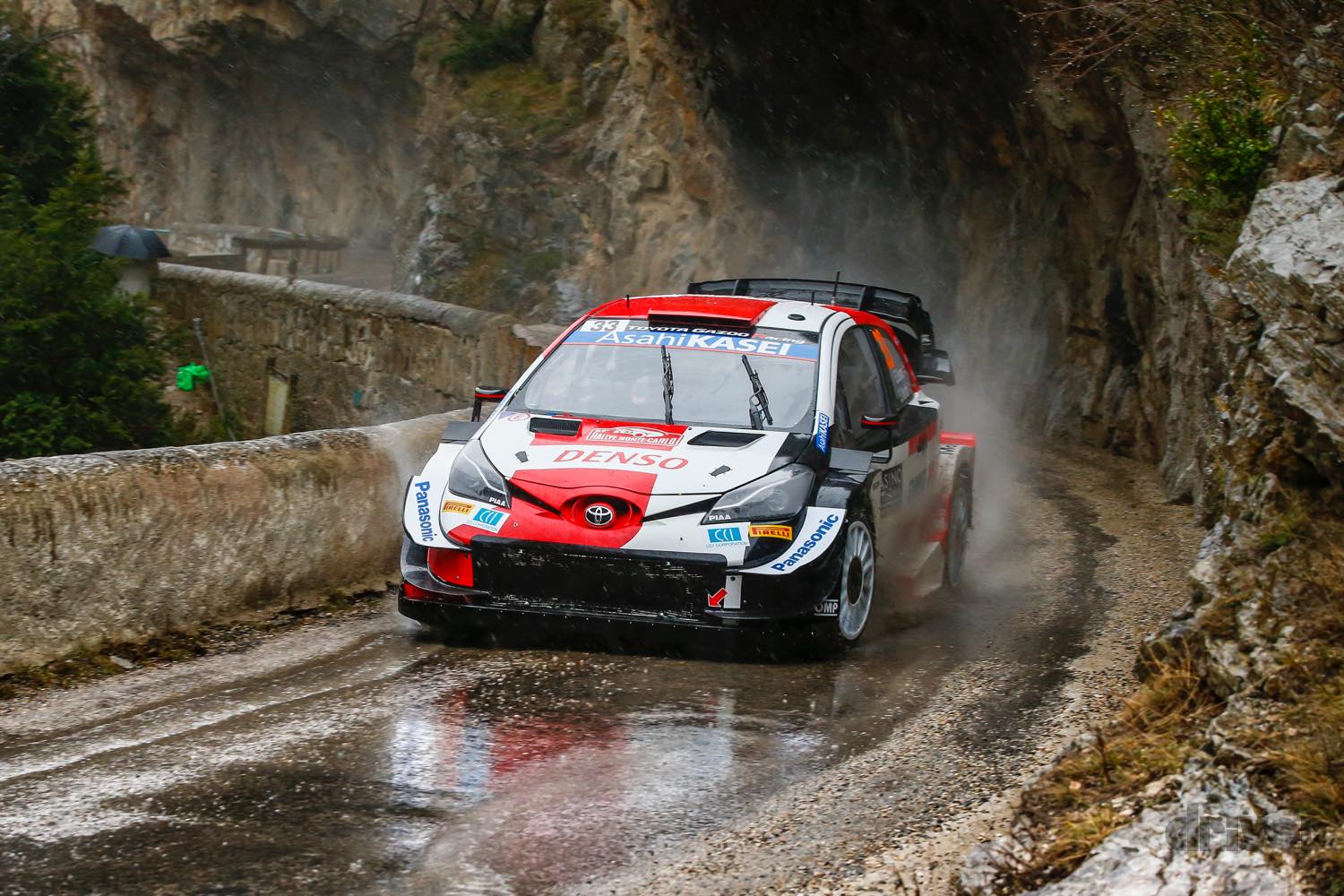 Wrc 21開幕 トヨタのエヴァンスとオジエが1 2体制を築く 若武者 勝田は総合8位を走行中 ラリー モンテカルロ Day1 2 Driver Web 自動車情報サイト 新車 中古車 Carview