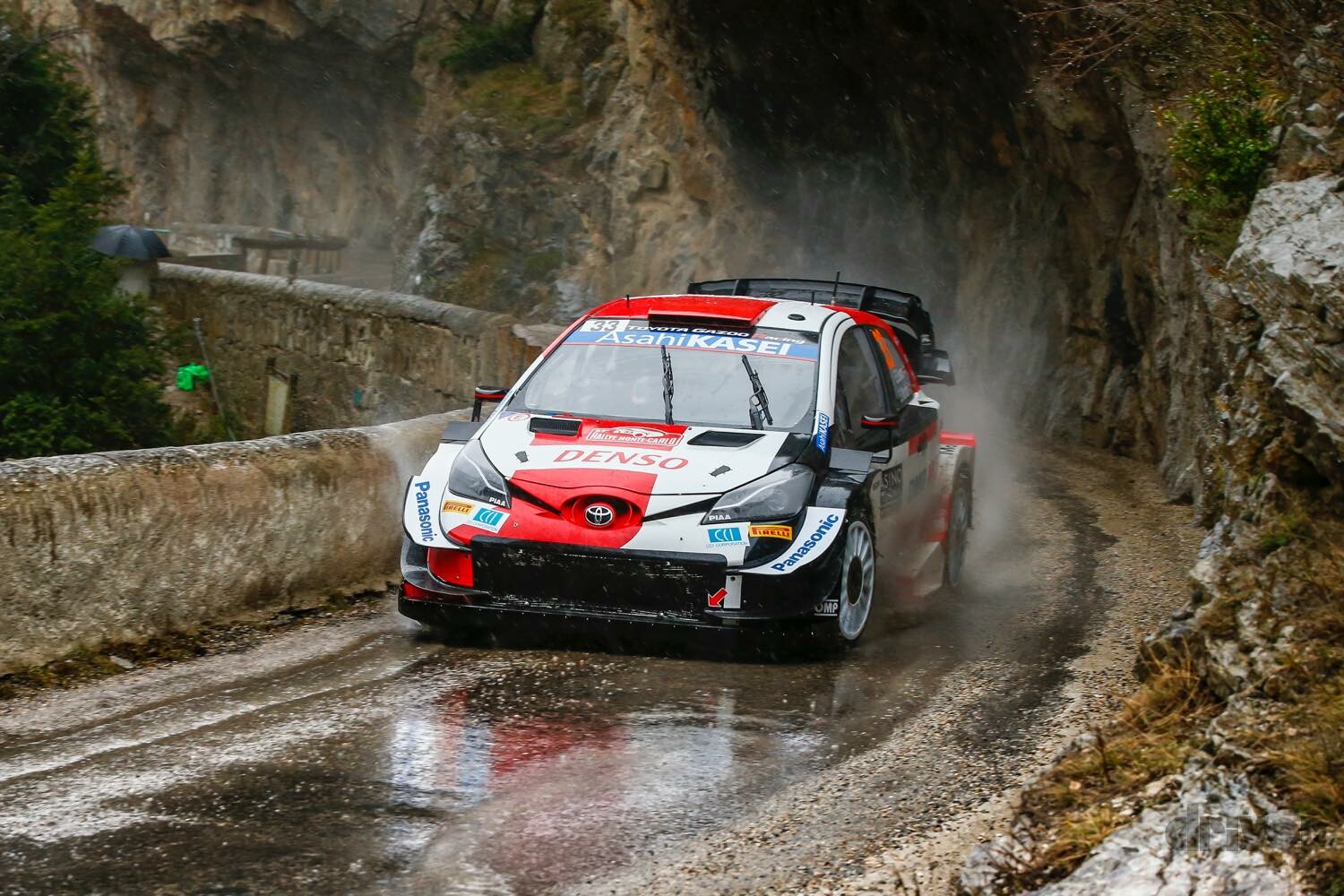 【WRC 2021開幕！】トヨタのエヴァンスとオジエが1-2体制を築く。“若武者”勝田は総合8位を走行中【ラリー・モンテカルロ Day1,2】