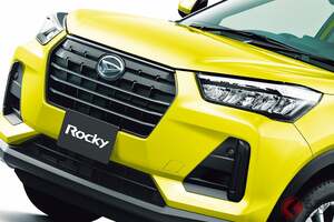 新車176万円！ ダイハツ“最上級”の「最安SUV」がスゴい！ タフデザイン×全長4m以下の「ちょうどイイサイズ」！ 廉価だけど“満足度”めちゃ高い「ロッキー L」とは