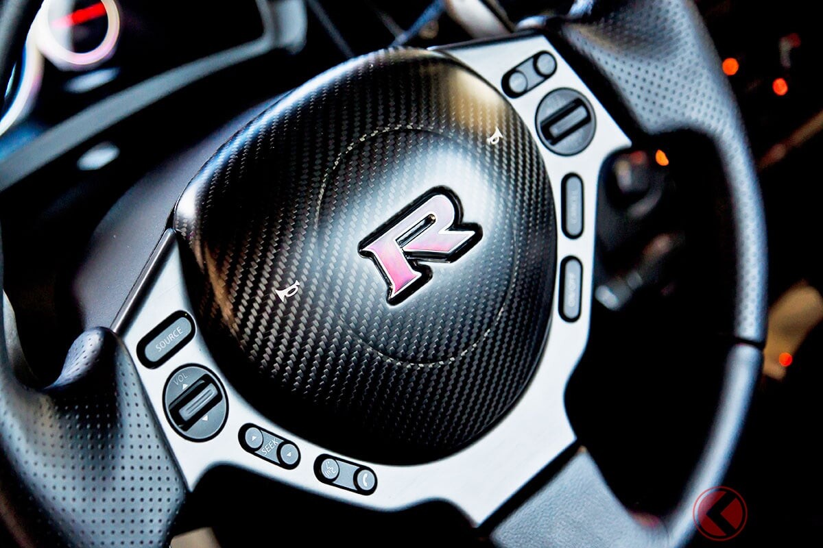 【欧州】日産「“超コンパクト”GT-R!?」がスゴかった！ 全長4.1m級ボディに600馬力「V6ツインターボ」×4WD!? “公式モンスターマシン”「ジュークR」とは