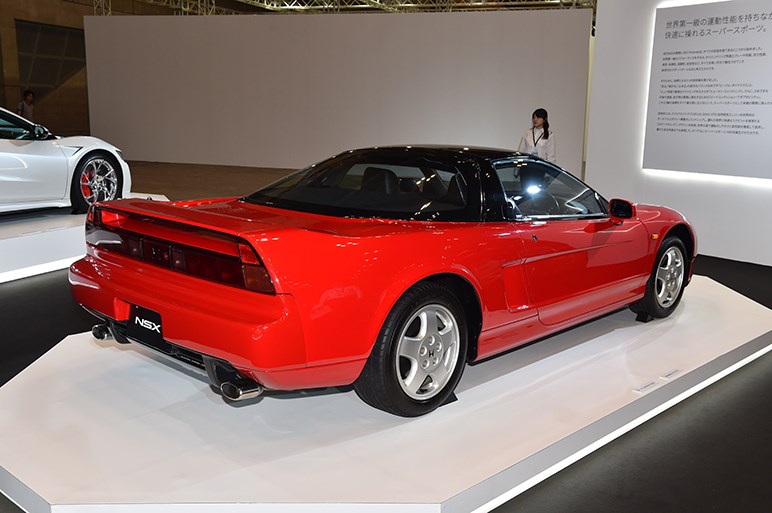 初代NSX、NSXタイプR、そして超ハイテクマシン・2代目NSXまでを一挙に