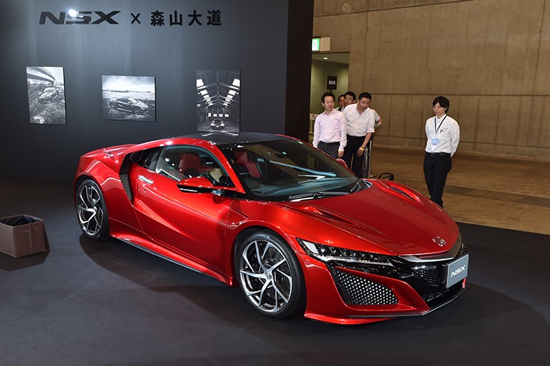 初代NSX、NSXタイプR、そして超ハイテクマシン・2代目NSXまでを一挙に