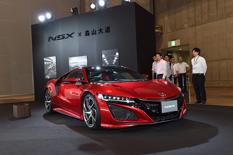 初代NSX、NSXタイプR、そして超ハイテクマシン・2代目NSXまでを一挙に