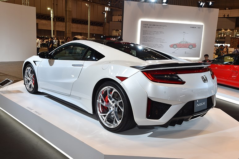 初代NSX、NSXタイプR、そして超ハイテクマシン・2代目NSXまでを一挙に