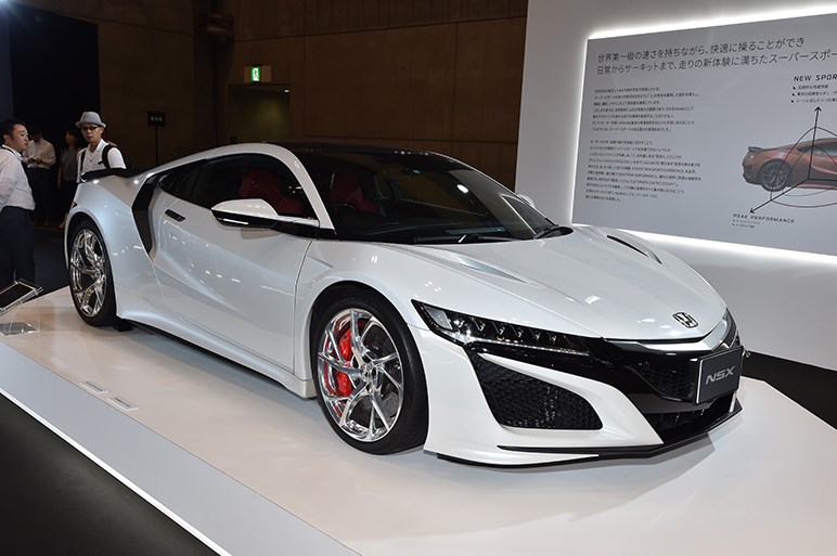 初代NSX、NSXタイプR、そして超ハイテクマシン・2代目NSXまでを一挙に