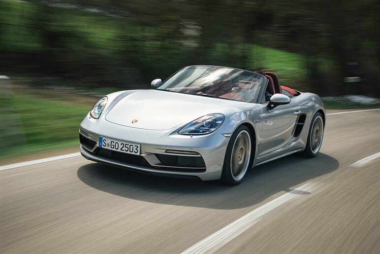 世界1250台限定「ポルシェ ボクスター」の25周年モデルに乗って