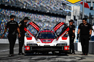 王者ポルシェが『963』にアップデート導入。4度目のエボ・ジョーカー使用はLMDh最多／IMSA